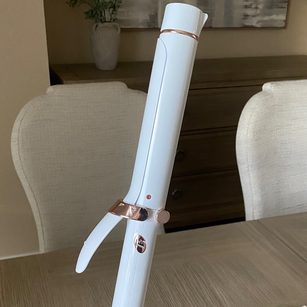 T3 Luxe White and Rose Gold Hair Curler
